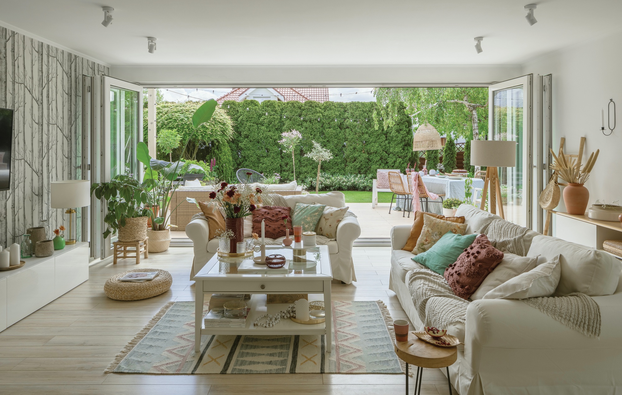 Nowoczesny salon w stylu skandynawskim - projekt Velariu Design